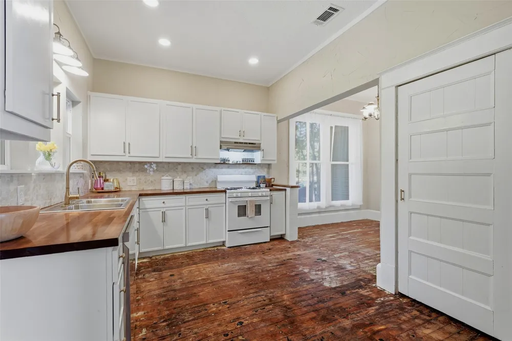 512 S Elm Street Sherman, TX 75090
