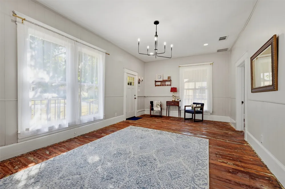 512 S Elm Street Sherman, TX 75090