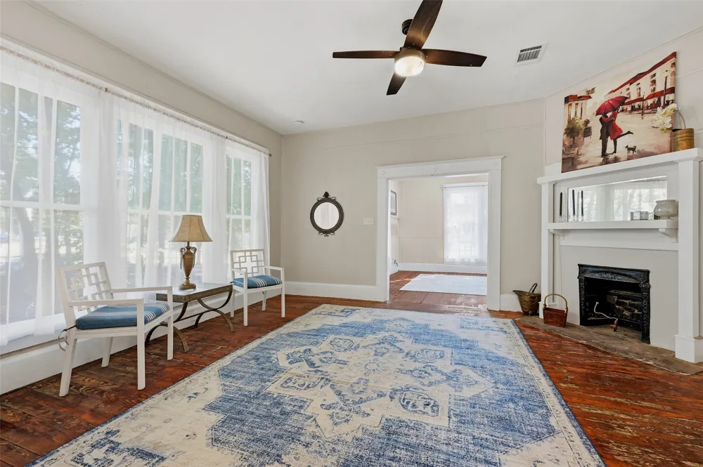 512 S Elm Street Sherman, TX 75090