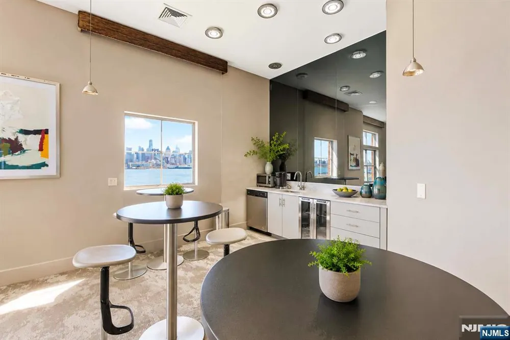26 Ave At Port Imperial 424 West New York, NJ 07093