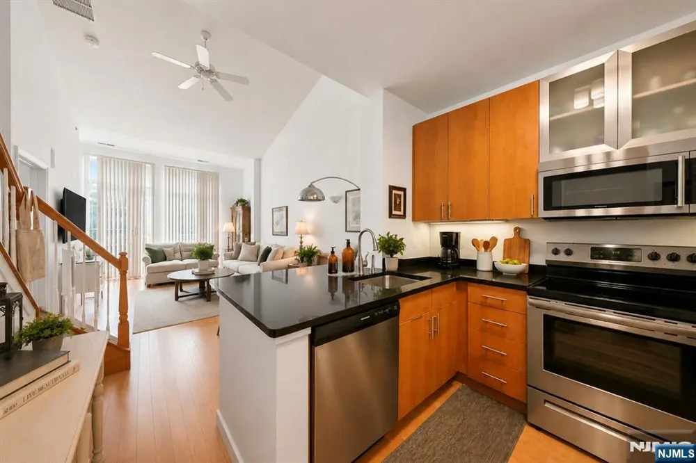 26 Ave At Port Imperial 424 West New York, NJ 07093