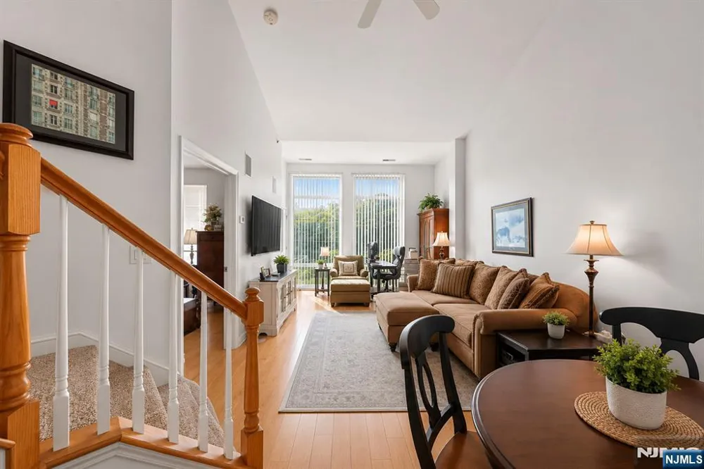 26 Ave At Port Imperial 424 West New York, NJ 07093