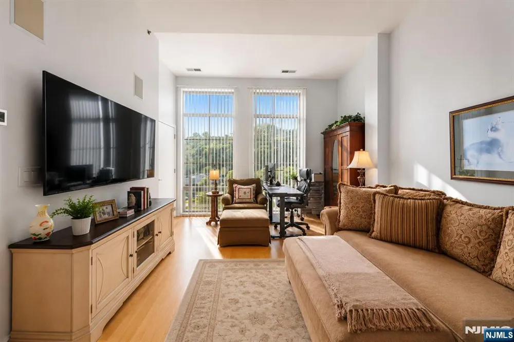 26 Ave At Port Imperial 424 West New York, NJ 07093