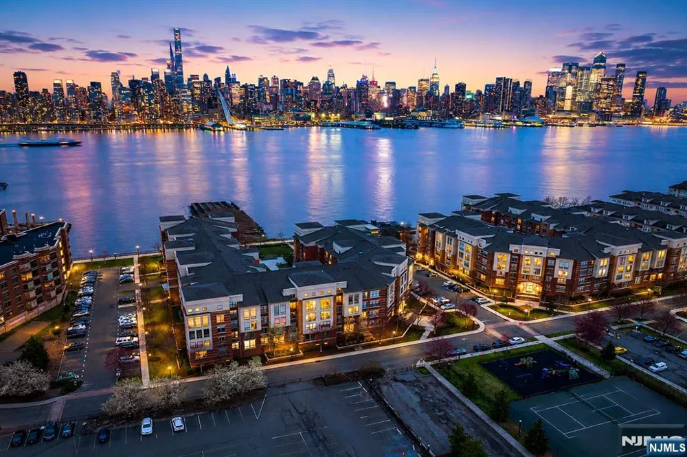 26 Ave At Port Imperial 424 West New York, NJ 07093