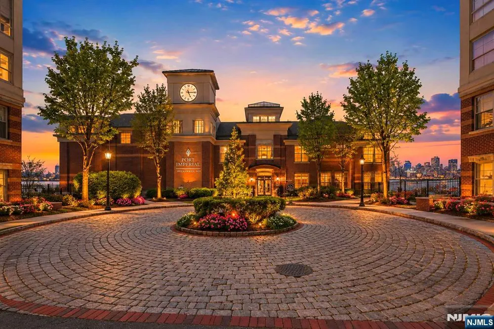 26 Ave At Port Imperial 424 West New York, NJ 07093