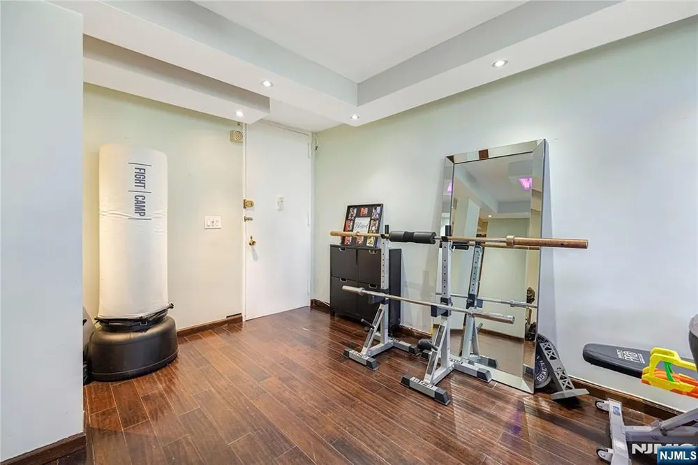 300 Winston Drive 517 Cliffside Park, NJ 07010