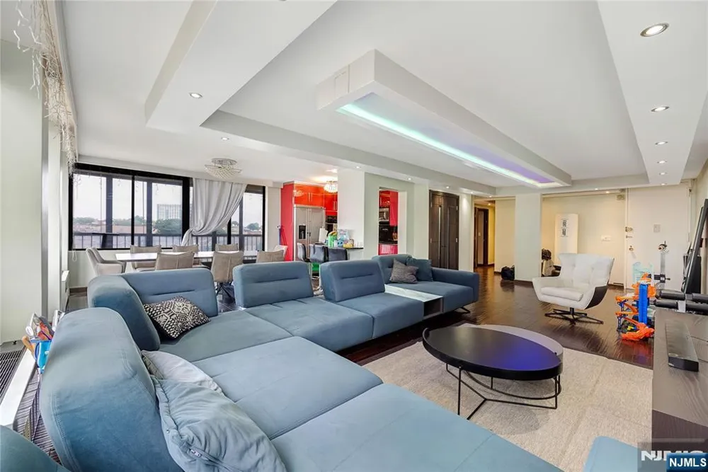 300 Winston Drive 517 Cliffside Park, NJ 07010