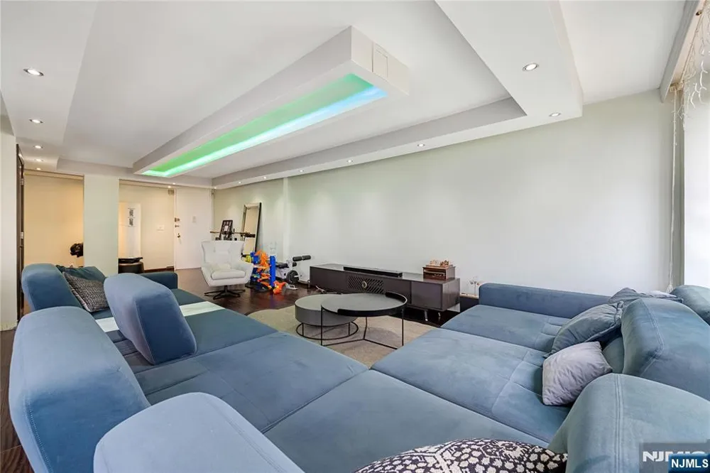 300 Winston Drive 517 Cliffside Park, NJ 07010