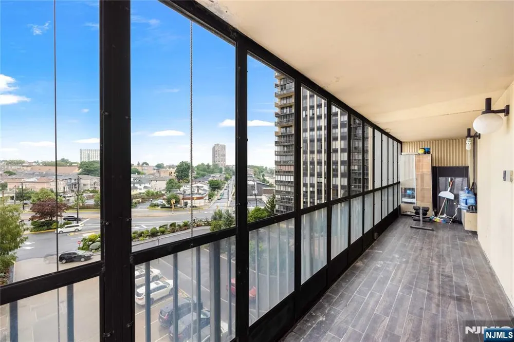 300 Winston Drive 517 Cliffside Park, NJ 07010