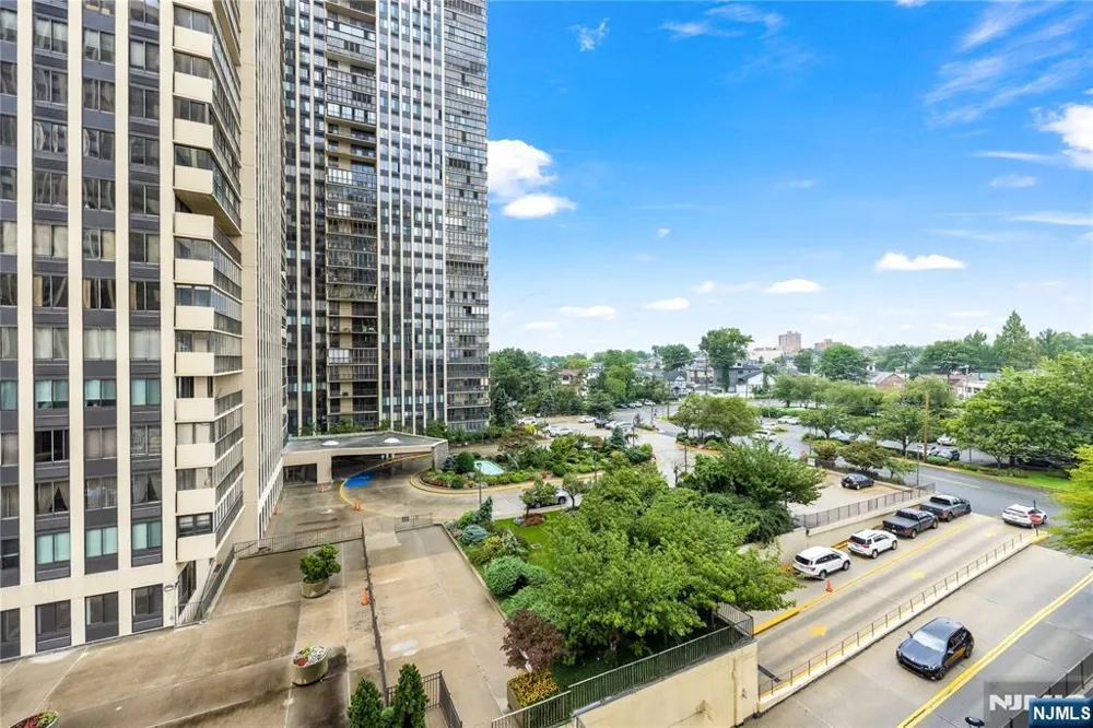 300 Winston Drive 517 Cliffside Park, NJ 07010