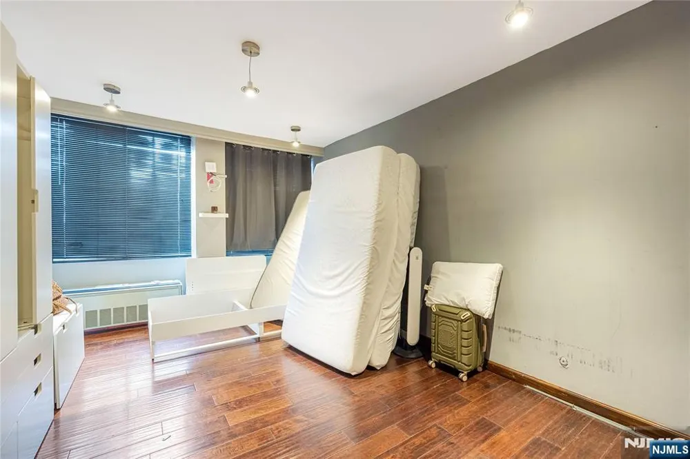 300 Winston Drive 517 Cliffside Park, NJ 07010