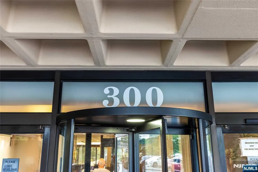 300 Winston Drive 517 Cliffside Park, NJ 07010