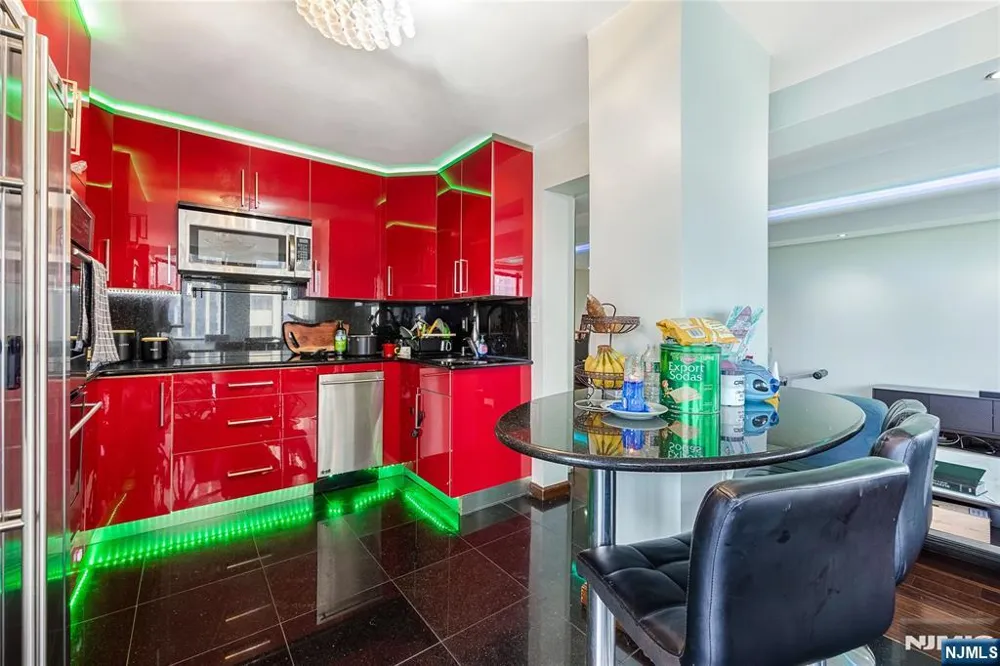 300 Winston Drive 517 Cliffside Park, NJ 07010
