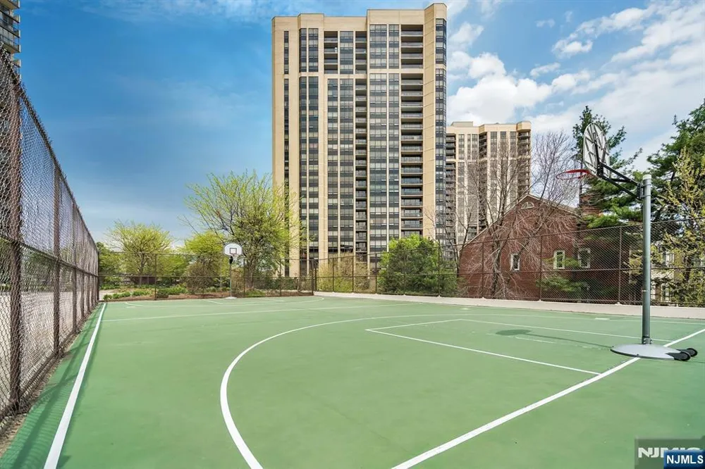 300 Winston Drive 517 Cliffside Park, NJ 07010