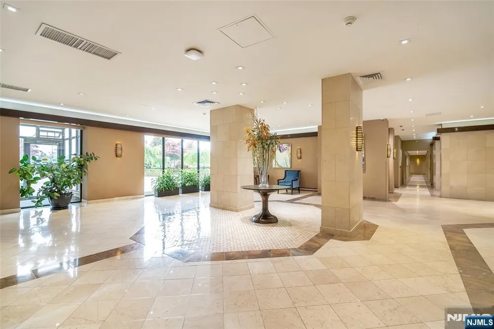 300 Winston Drive 517 Cliffside Park, NJ 07010