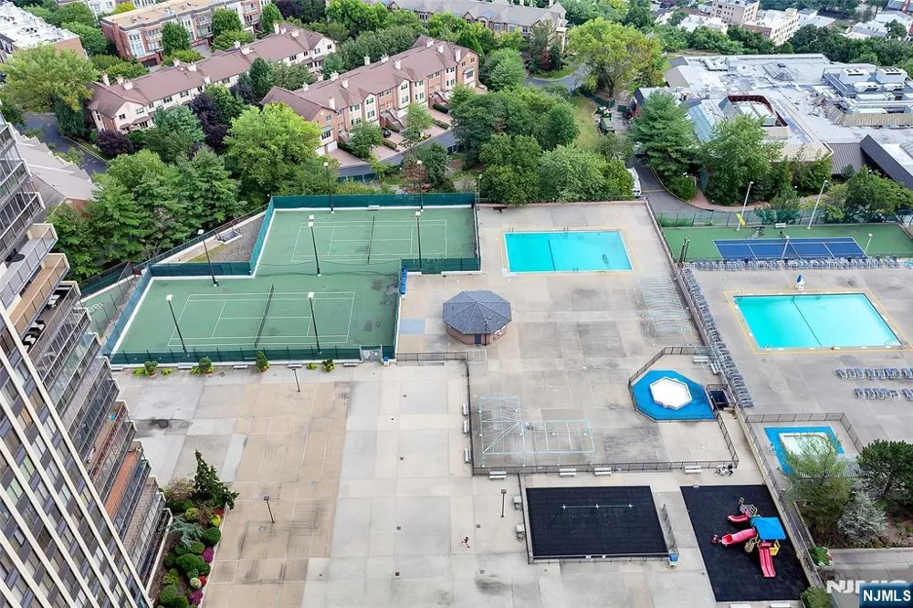 300 Winston Drive 517 Cliffside Park, NJ 07010