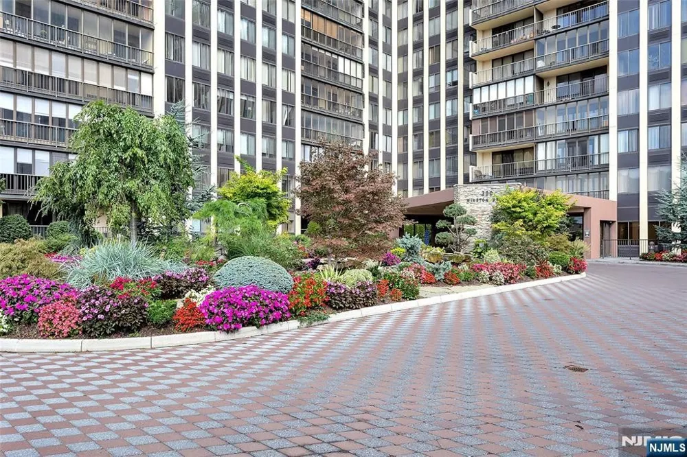 300 Winston Drive 517 Cliffside Park, NJ 07010