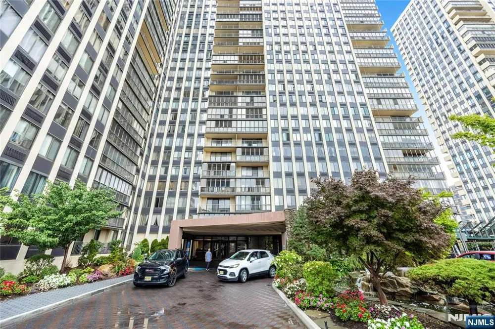 300 Winston Drive 517 Cliffside Park, NJ 07010