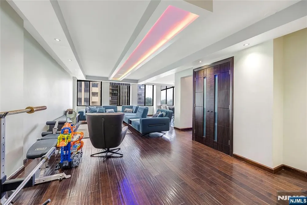 300 Winston Drive 517 Cliffside Park, NJ 07010