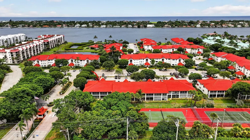 103 Half Moon Circle #H1 Hypoluxo, FL 33462