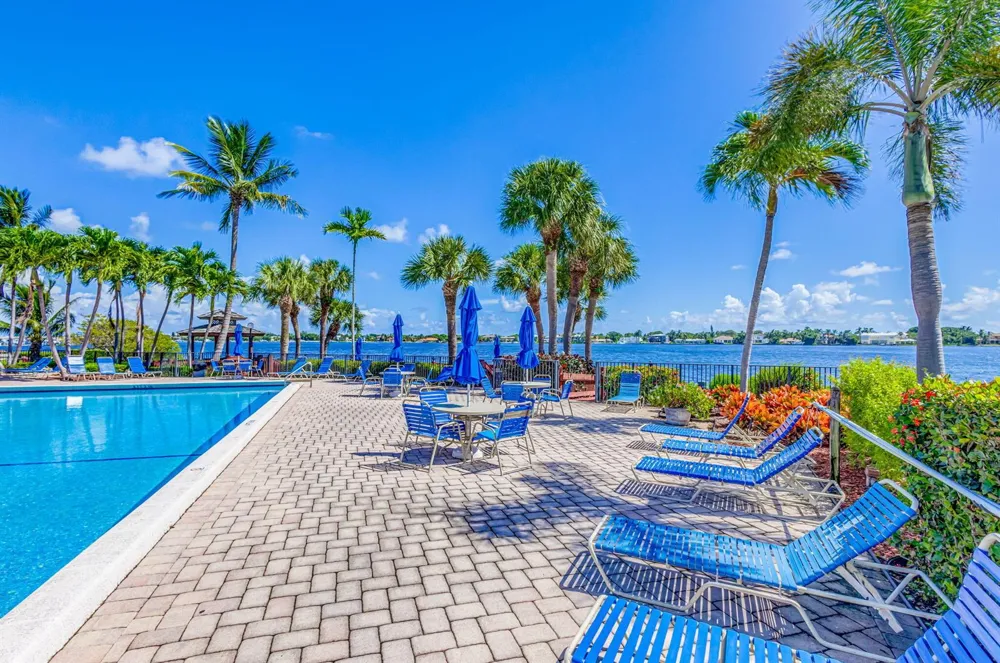 103 Half Moon Circle #H1 Hypoluxo, FL 33462