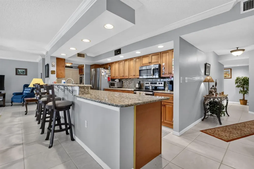103 Half Moon Circle #H1 Hypoluxo, FL 33462