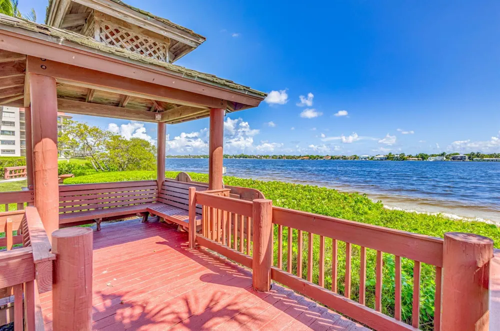103 Half Moon Circle #H1 Hypoluxo, FL 33462