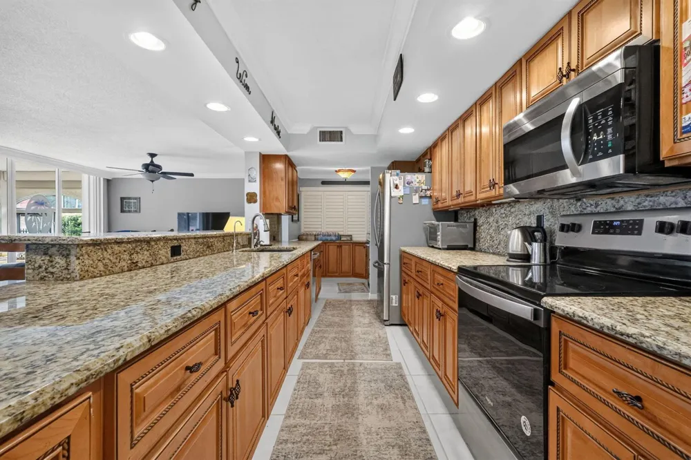 103 Half Moon Circle #H1 Hypoluxo, FL 33462