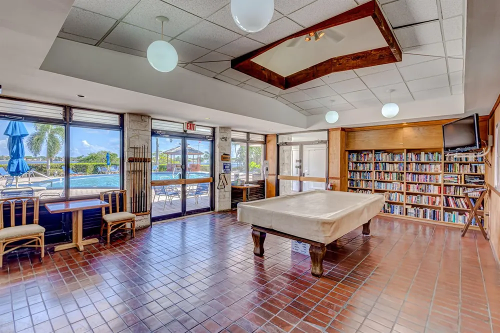 103 Half Moon Circle #H1 Hypoluxo, FL 33462