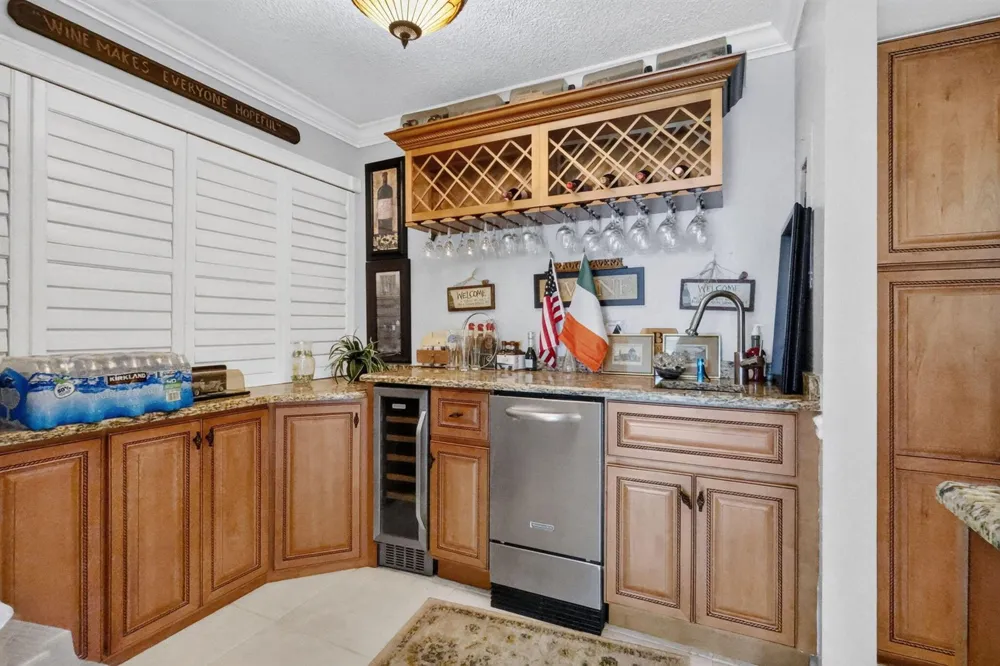 103 Half Moon Circle #H1 Hypoluxo, FL 33462
