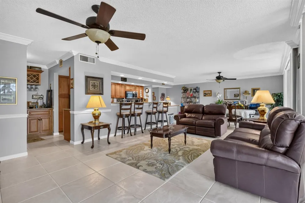 103 Half Moon Circle #H1 Hypoluxo, FL 33462
