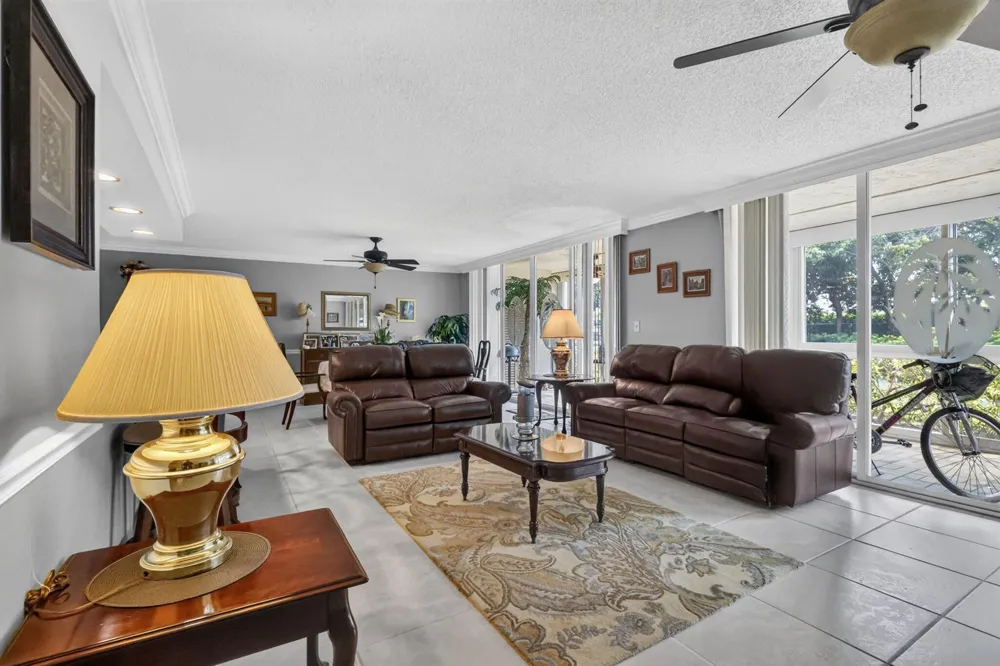 103 Half Moon Circle #H1 Hypoluxo, FL 33462