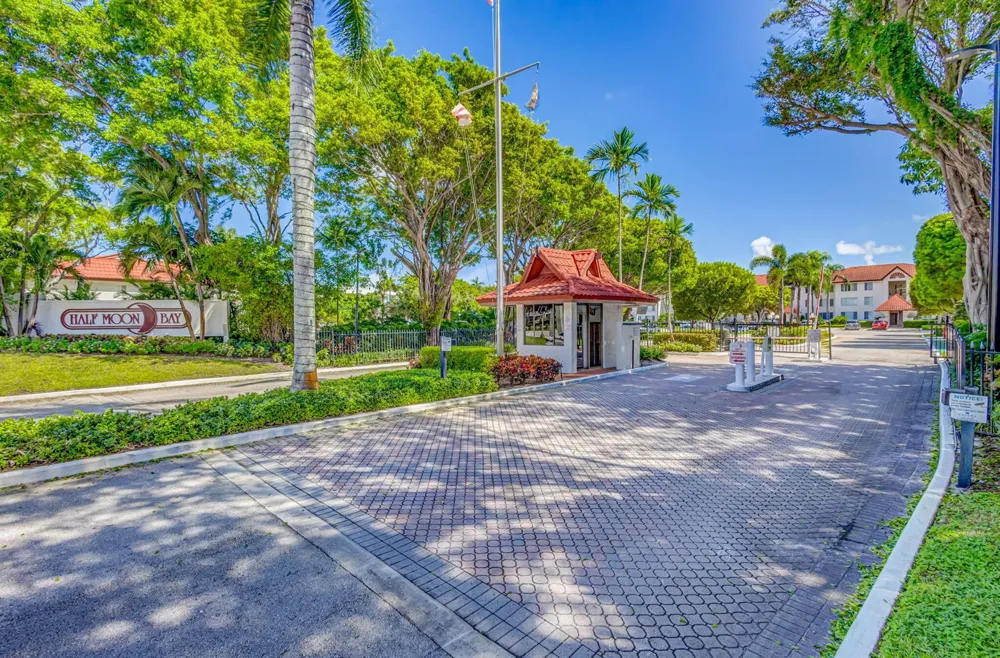 103 Half Moon Circle #H1 Hypoluxo, FL 33462