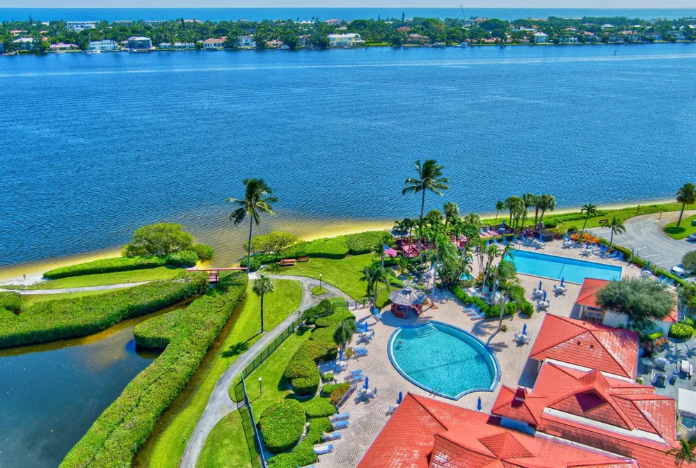 103 Half Moon Circle #H1 Hypoluxo, FL 33462