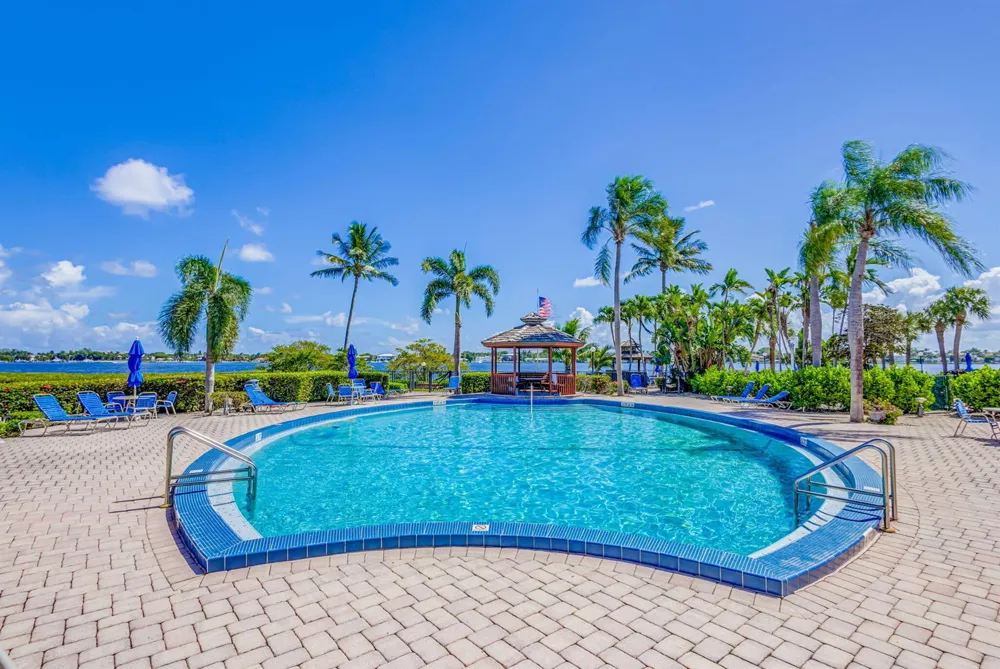 103 Half Moon Circle #H1 Hypoluxo, FL 33462