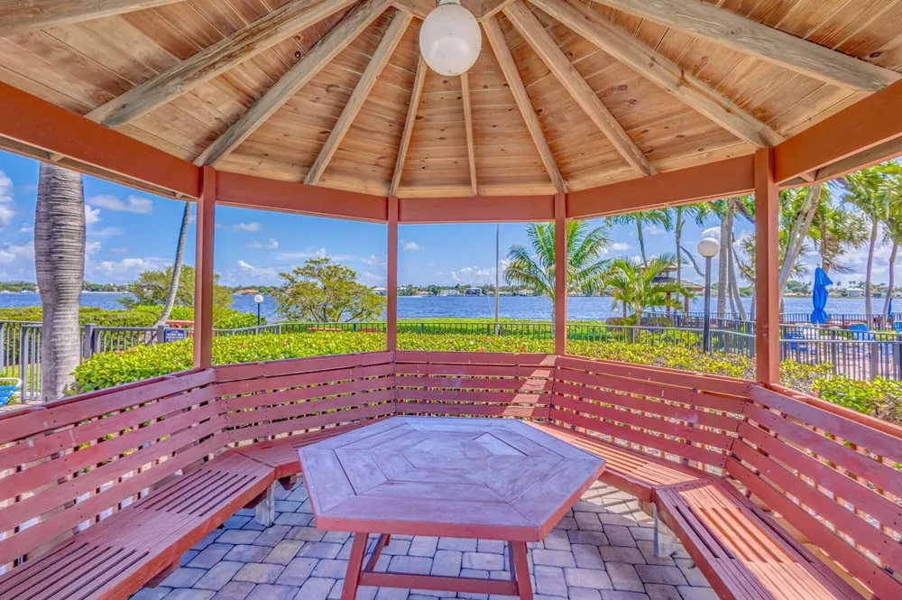 103 Half Moon Circle #H1 Hypoluxo, FL 33462