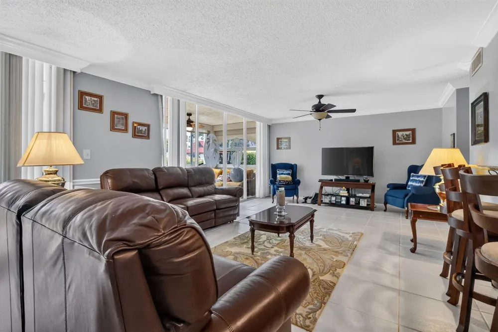 103 Half Moon Circle #H1 Hypoluxo, FL 33462