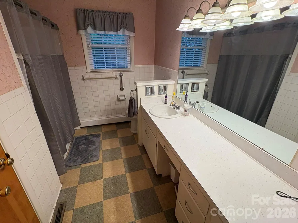 730 Harris Avenue NW Valdese, NC 28690