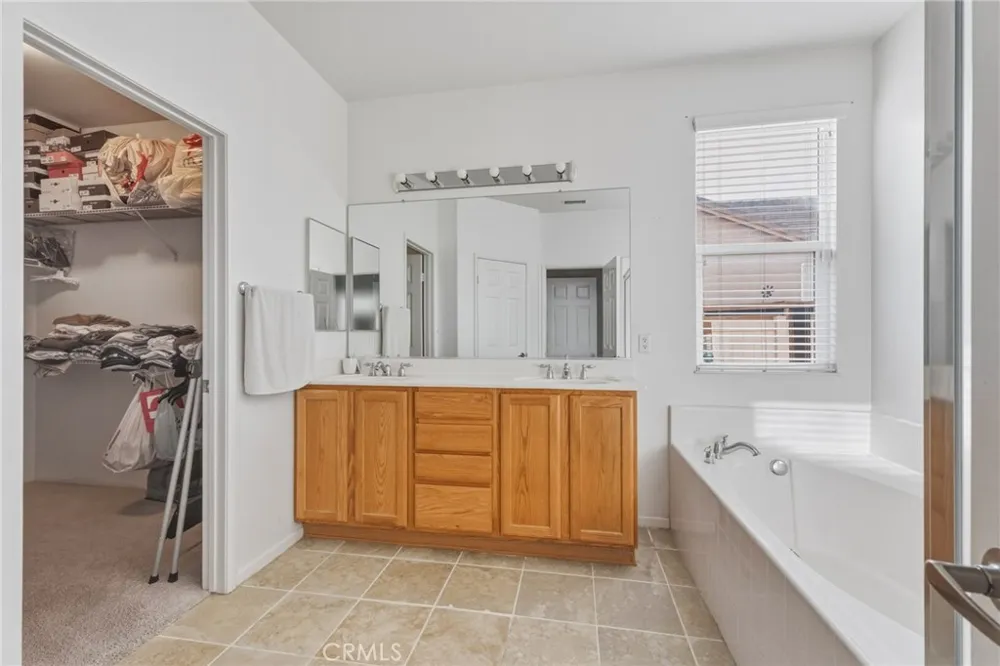 11748 Galewood Adelanto, CA 92301