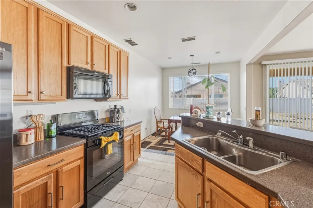 11748 Galewood Adelanto, CA 92301