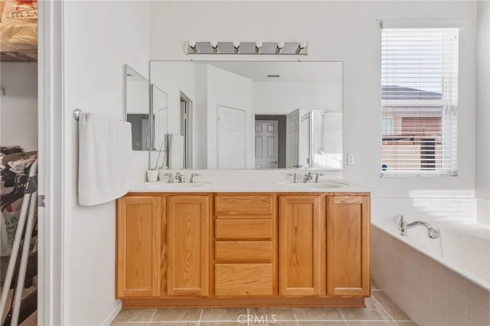 11748 Galewood Adelanto, CA 92301