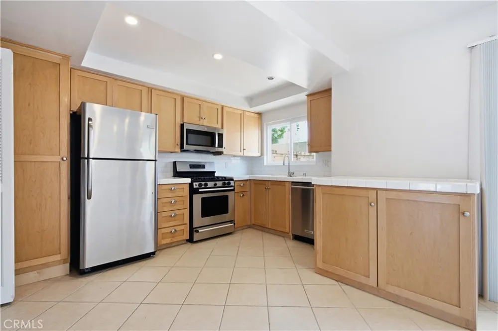 5664 Etiwanda Tarzana, CA 91356