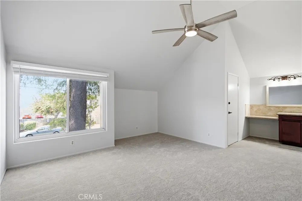 5664 Etiwanda Tarzana, CA 91356