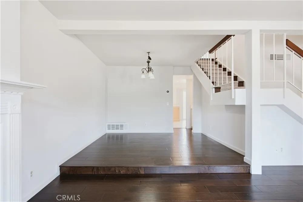 5664 Etiwanda Tarzana, CA 91356
