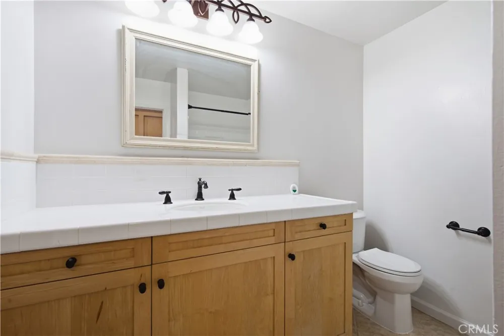 5664 Etiwanda Tarzana, CA 91356
