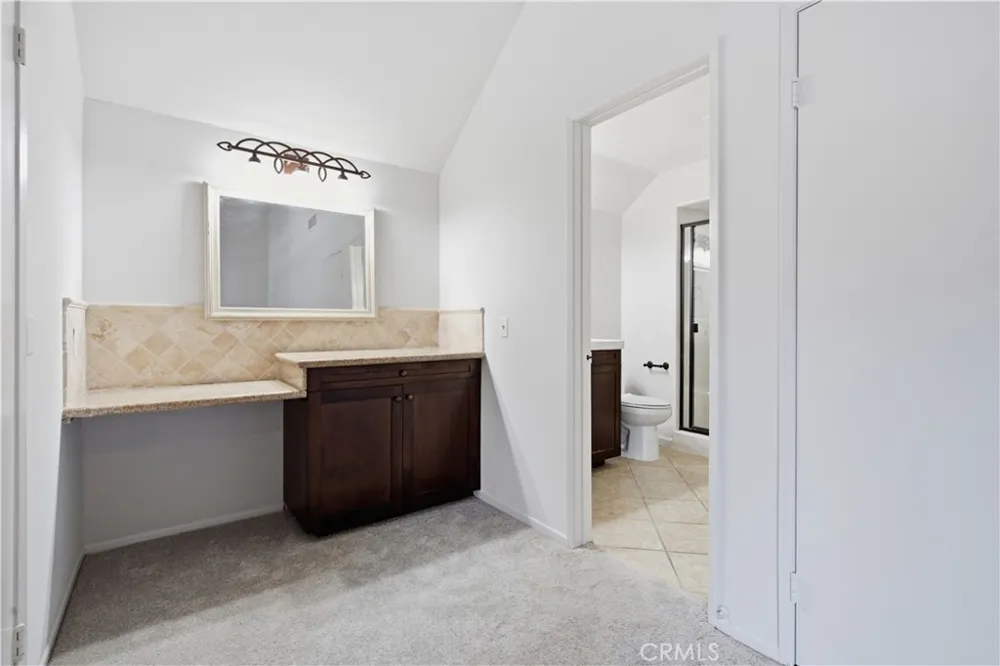 5664 Etiwanda Tarzana, CA 91356