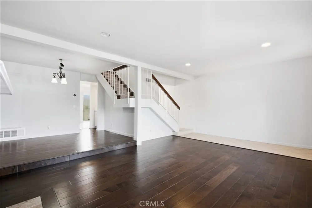 5664 Etiwanda Tarzana, CA 91356