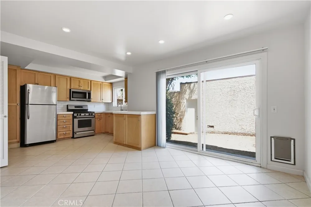 5664 Etiwanda Tarzana, CA 91356