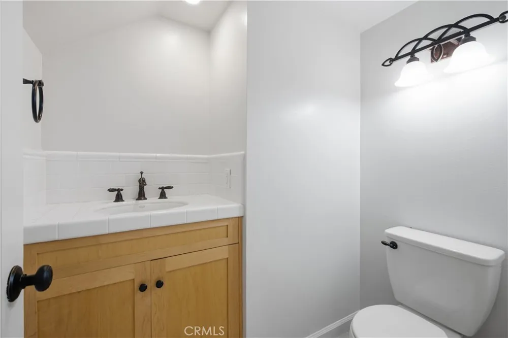 5664 Etiwanda Tarzana, CA 91356
