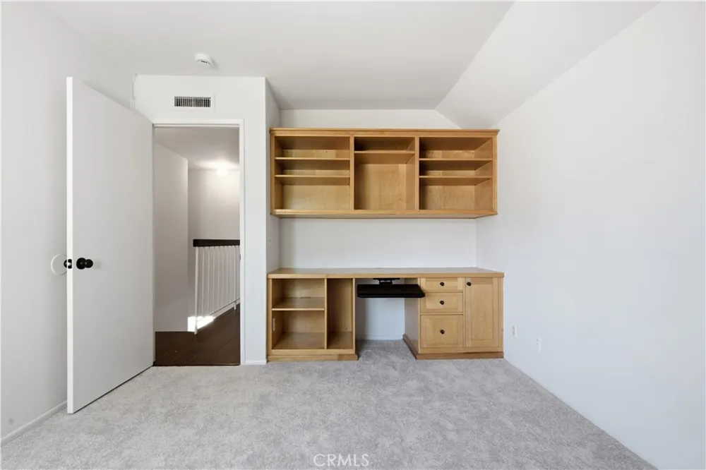 5664 Etiwanda Tarzana, CA 91356